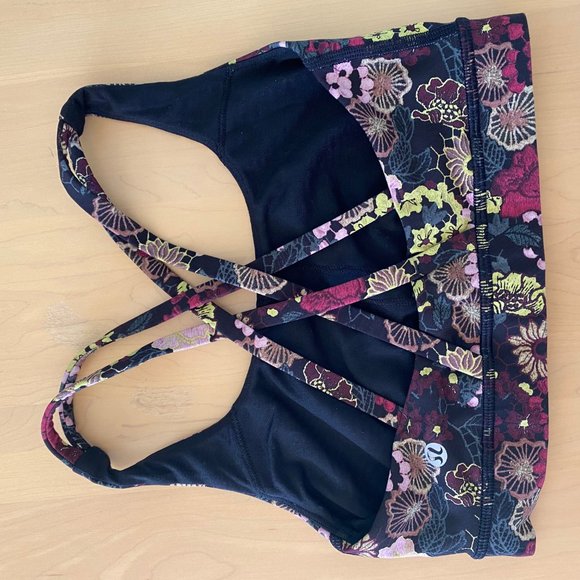 Black Floral Pattern Lululemon Sports Bra Size 2 - Picture 2 of 4